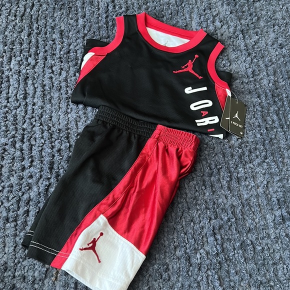 SOLD Jordan set - Picture 3 of 4